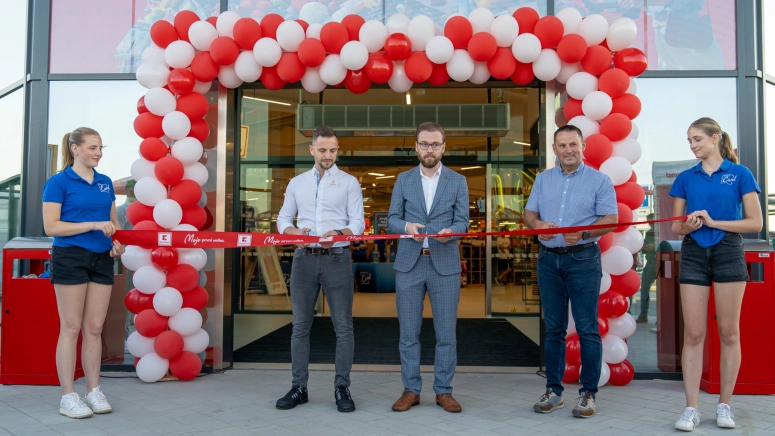 Přestřižení pásky